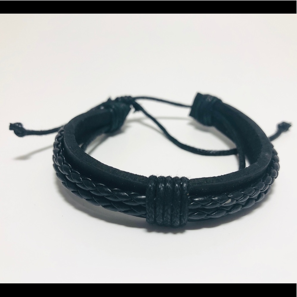 Adjustable leather bracelet
